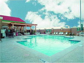 La Quinta Inn & Suites by Wyndham Arlington North 6 Flags Dr
