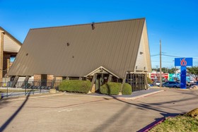 Motel 6 Arlington TX-UTA