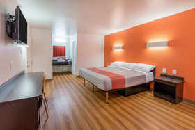 Motel 6 Arlington TX-UTA