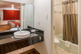 Motel 6 Arlington TX-UTA