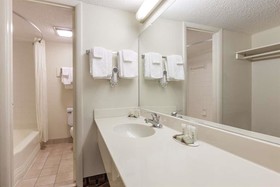 Super 8 by Wyndham Athens TX