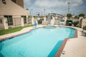Comfort Suites NW Lakeline