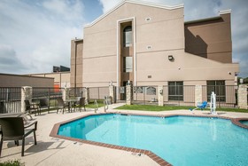 Comfort Suites NW Lakeline