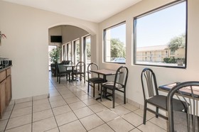 Skylite Inn