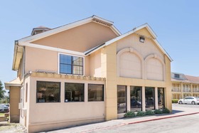 Skylite Inn