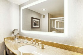 DoubleTree by Hilton Hotel Austin - University Area