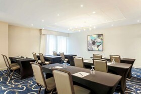 DoubleTree by Hilton Hotel Austin - University Area