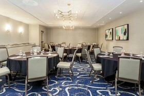 DoubleTree by Hilton Hotel Austin - University Area
