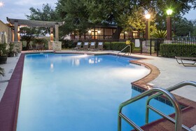 DoubleTree by Hilton Hotel Austin - University Area