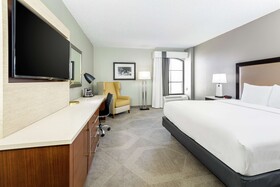 DoubleTree by Hilton Hotel Austin - University Area