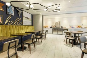 DoubleTree by Hilton Hotel Austin - University Area