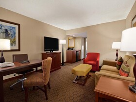 Embassy Suites by Hilton Austin Arboretum