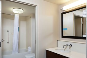 Hampton Inn & Suites Austin-Airport