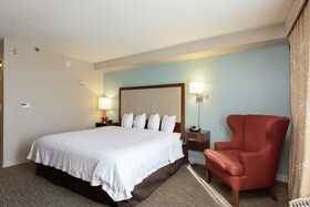 Hampton Inn & Suites Austin-Airport