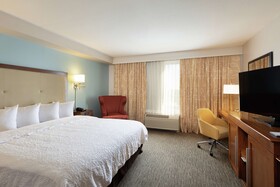 Hampton Inn & Suites Austin-Airport
