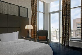 Hampton Inn Suites Austin University