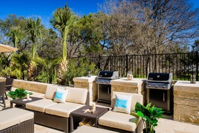Holiday Inn Express & Suites Austin NW - Arboretum Area