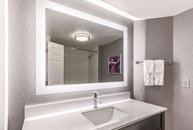 La Quinta Inn & Suites by Wyndham Austin Near The Domain