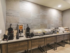 La Quinta Inn & Suites by Wyndham Austin Near The Domain