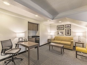 La Quinta Inn & Suites by Wyndham Austin Near The Domain