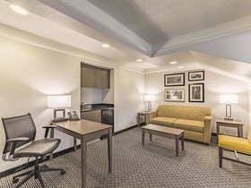 La Quinta Inn & Suites by Wyndham Austin Near The Domain