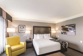 La Quinta Inn & Suites by Wyndham Austin Near The Domain