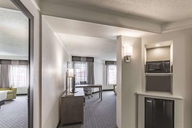 La Quinta Inn & Suites by Wyndham Austin Near The Domain