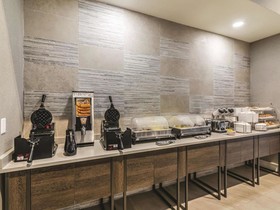 La Quinta Inn & Suites by Wyndham Austin Near The Domain