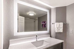 La Quinta Inn & Suites by Wyndham Austin Near The Domain