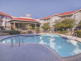 La Quinta Inn & Suites by Wyndham Austin Near The Domain