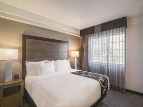 La Quinta Inn & Suites by Wyndham Austin Near The Domain