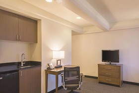 La Quinta Inn & Suites by Wyndham Austin Near The Domain