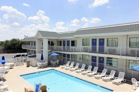 Motel 6 Austin Central - North