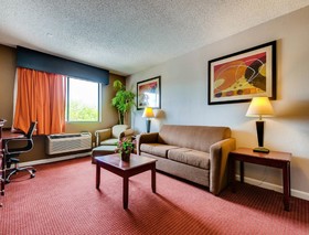 Orangewood Inn & Suites