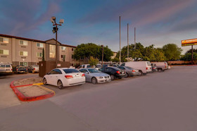 Orangewood Inn & Suites