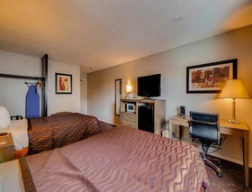 Orangewood Inn & Suites