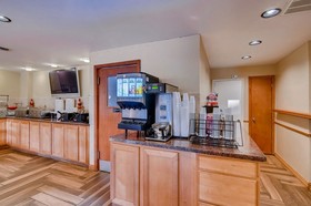 Orangewood Inn & Suites