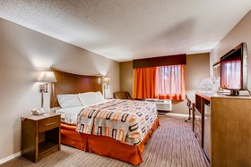 Orangewood Inn & Suites