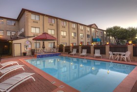Orangewood Inn & Suites