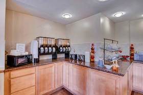 Orangewood Inn & Suites