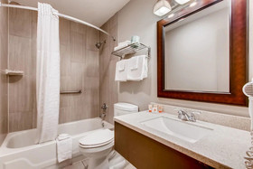 Orangewood Inn & Suites