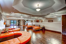 Orangewood Inn & Suites