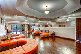 Orangewood Inn & Suites