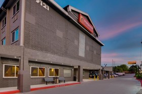 Orangewood Inn & Suites