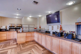 Orangewood Inn & Suites