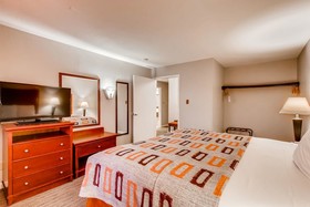 Orangewood Inn & Suites