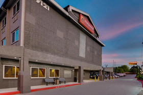 Orangewood Inn & Suites