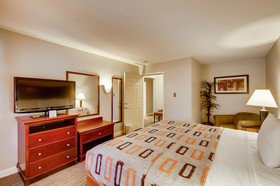 Orangewood Inn & Suites