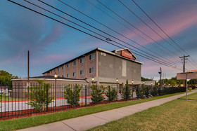 Orangewood Inn & Suites
