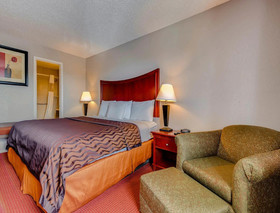 Orangewood Inn & Suites